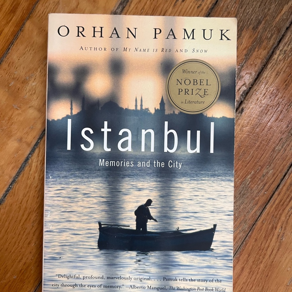 Istanbul: Memories and the City by Orhan Pamuk - Blue-Tan Cover